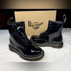 🖤PATENT LEATHER BLACK LACE UP DOC MARTENS🖤
